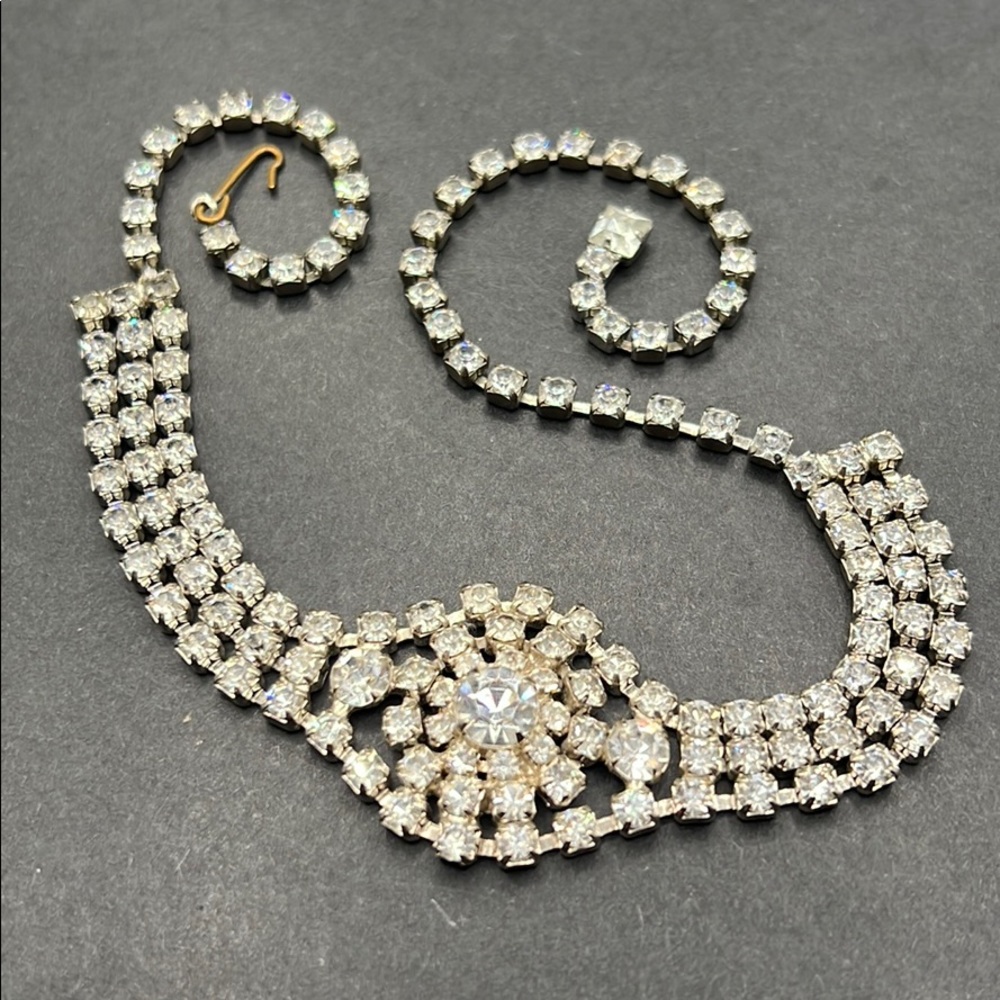 Vintage Weiss stunning rhinestone necklace